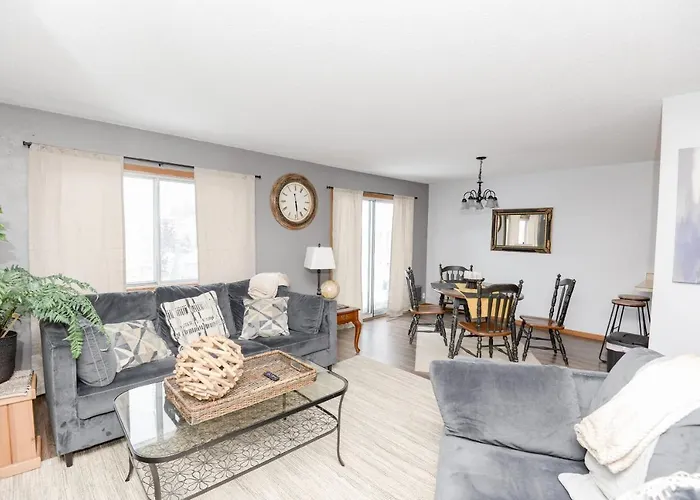 Holiday home New Eco Chic Townhome Off 25th Fargo