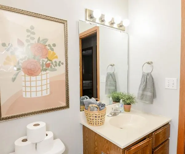 Holiday home New Eco Chic Townhome Off 25th Fargo