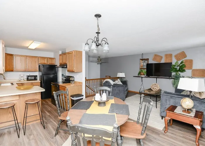 Holiday home New Eco Chic Townhome Off 25th