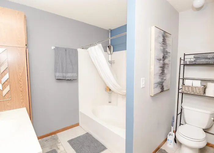 New Eco Chic Townhome Off 25th Holiday home Fargo
