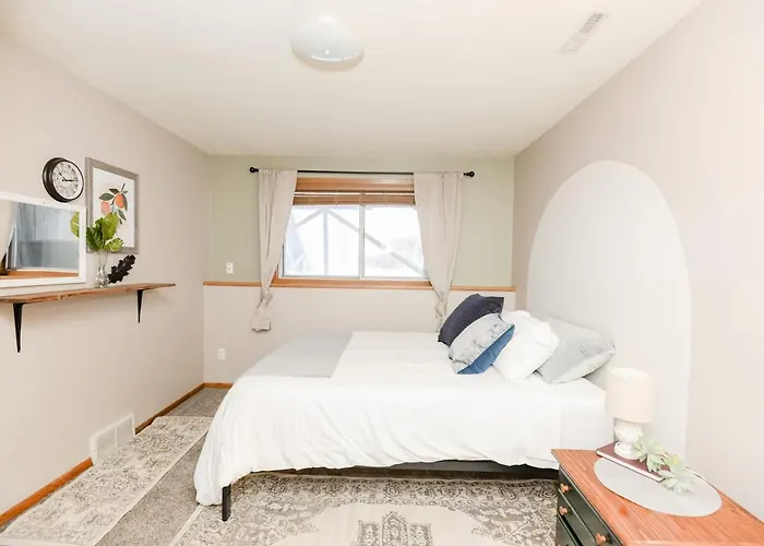 New Eco Chic Townhome Off 25th Holiday home Fargo