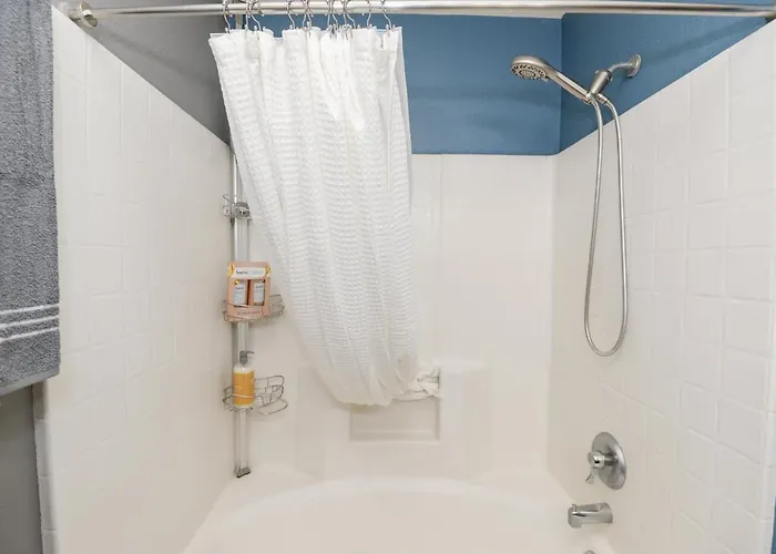 New Eco Chic Townhome Off 25th *